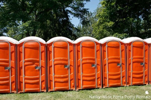 a lineup of clean and well-maintained portable loos for workers in Huntertown, IN